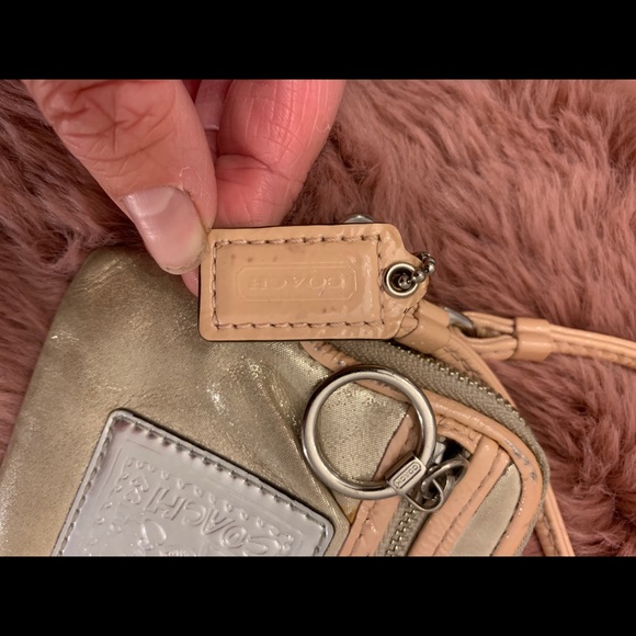RARE Coach Poppy shimmery wristlet - Picture 6 of 15